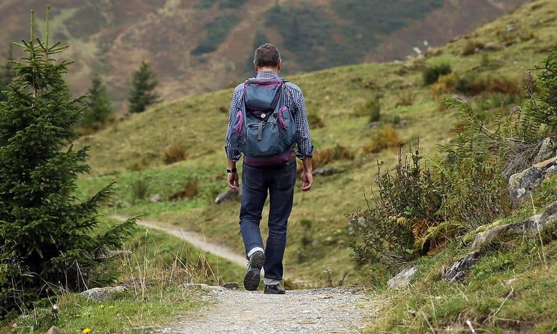 Comment bien préparer son sac à dos pour un trek en montagne en 2026
